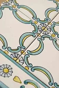 Bakgrundskakel, Färg flerfärgade, Stil hanverksmässig, Majolika, 10x10 cm, Yta halvblank